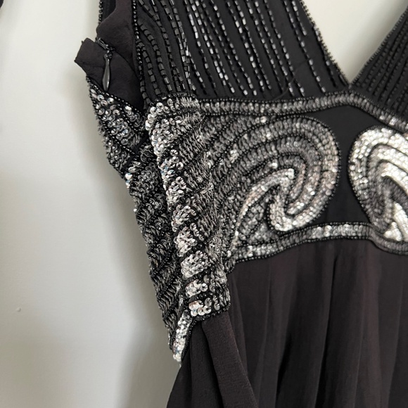 Black silver embellishment party dress in chiffon fabric - Picture 7 of 8